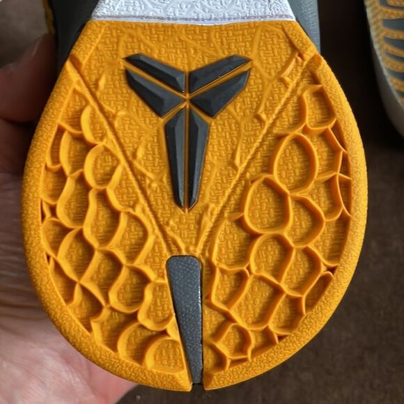 New In Box Nike Kobe VI 6 black del sol dark grey white mens 9 US 429659-002